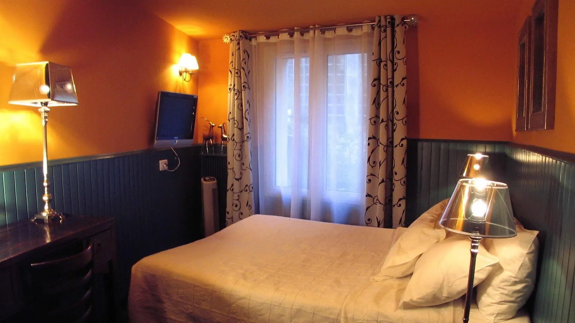 **  Hotel Monte-Carlo Paris France